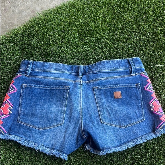 Roxy Boho Aztec Blue Denim Shorts with Pink Embroidery Size 29 - Picture 5 of 7